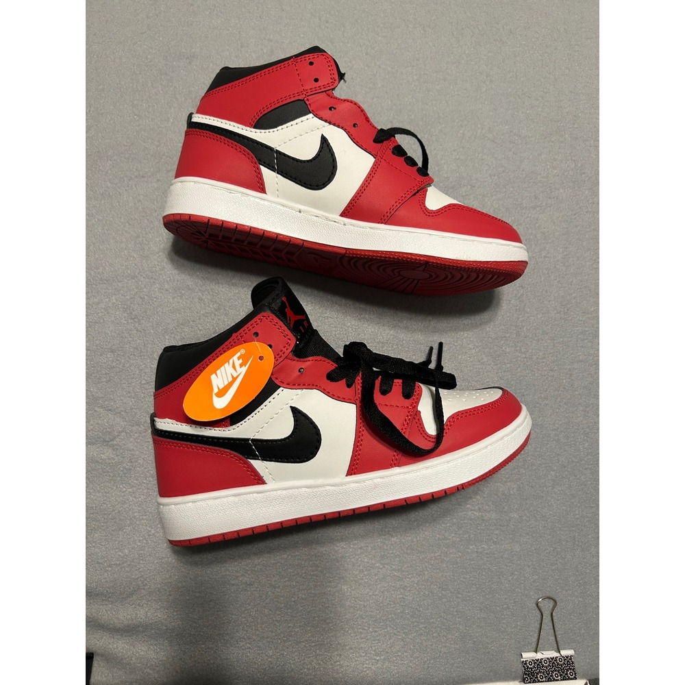 Nike Air Jordan 1 Mid Chicago Red White Black Kids Sneakers US 6.5Y 554724-161